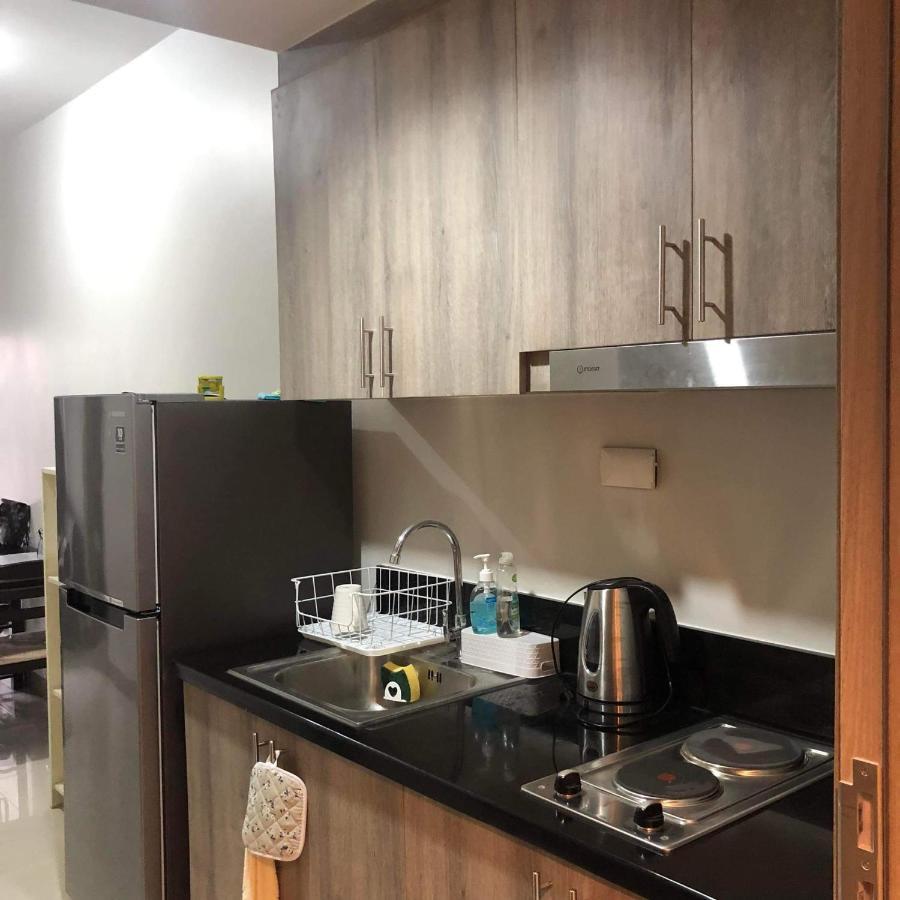 Condo Staycation Near Mall Of Asia Манила Экстерьер фото